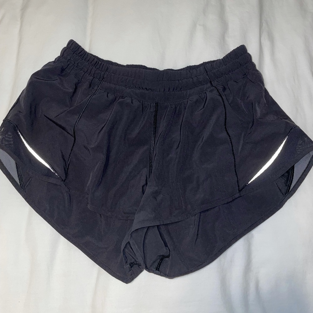 Lululemon Hotty Hot Low Rise Short 2.5” Size 8